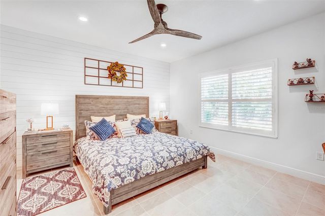 10233 LAKE WALES CIRCLE, Sarasota, FL 34241