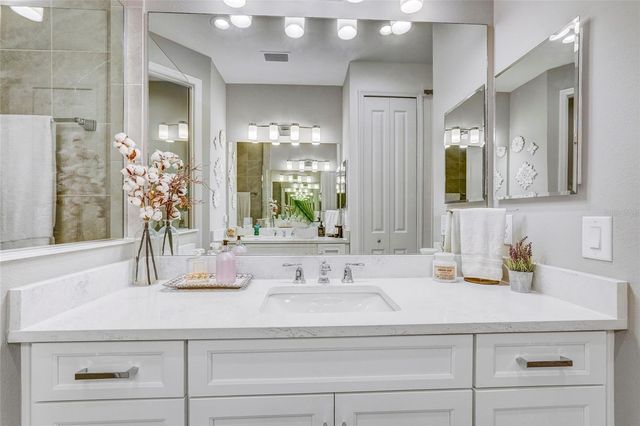 10233 LAKE WALES CIRCLE, Sarasota, FL 34241
