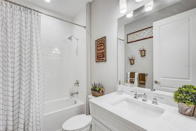 10233 LAKE WALES CIRCLE, Sarasota, FL 34241