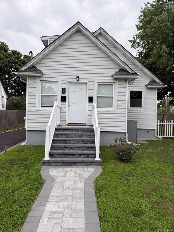 14 Perkal Street, Bay Shore, NY 11706