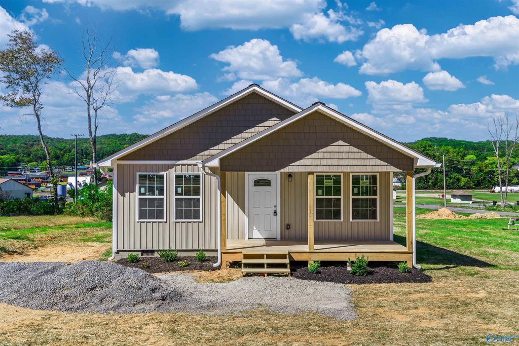 1410 Godfrey Avenue NE, Fort Payne, AL 35967