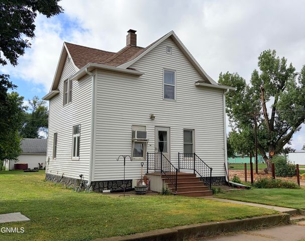223/227 Helen Street S, Streeter, ND 58483 property photo