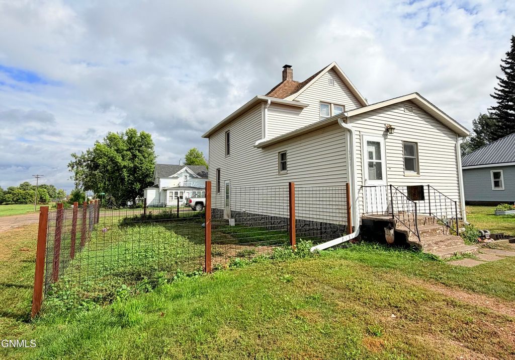 223/227 Helen Street S, Streeter, ND 58483 photo 2