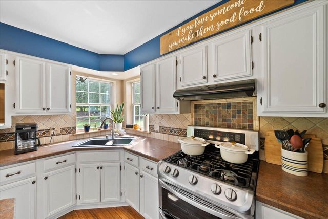 1755 Laura LANE, Port Washington, WI 53074