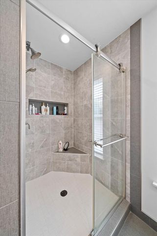 1755 Laura LANE, Port Washington, WI 53074