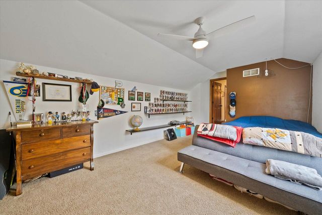 1755 Laura LANE, Port Washington, WI 53074