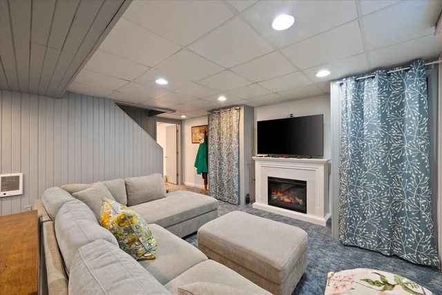 1755 Laura LANE, Port Washington, WI 53074