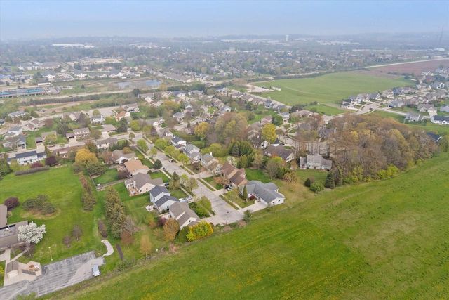 1755 Laura LANE, Port Washington, WI 53074