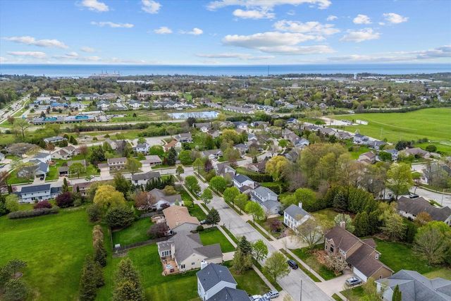 1755 Laura LANE, Port Washington, WI 53074