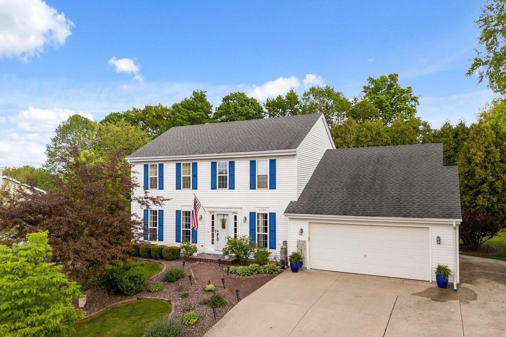 1755 Laura LANE, Port Washington, WI 53074