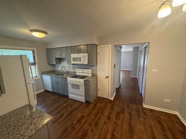 2926 Harlem Avenue 2N, Riverside, IL 60546