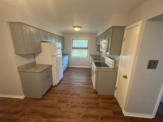 2926 Harlem Avenue 2N, Riverside, IL 60546