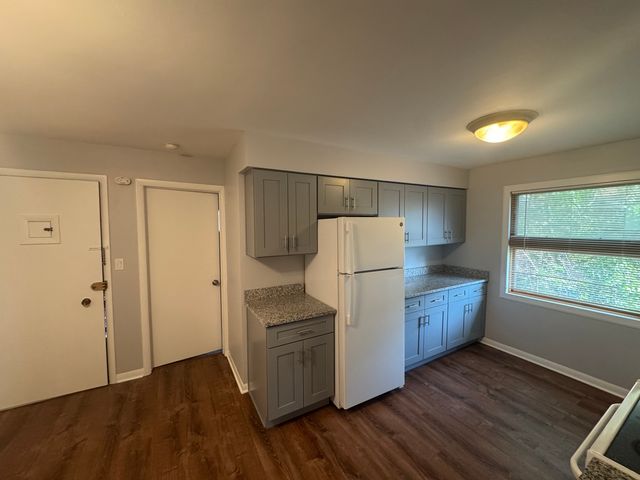 2926 Harlem Avenue 2N, Riverside, IL 60546