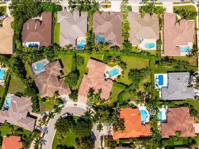 2480 Poinciana Lane, Weston, FL 33327