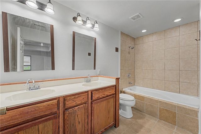 15583 S Applehill Road, Prairie Grove, AR 72753
