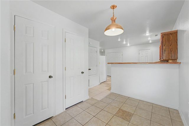 15583 S Applehill Road, Prairie Grove, AR 72753
