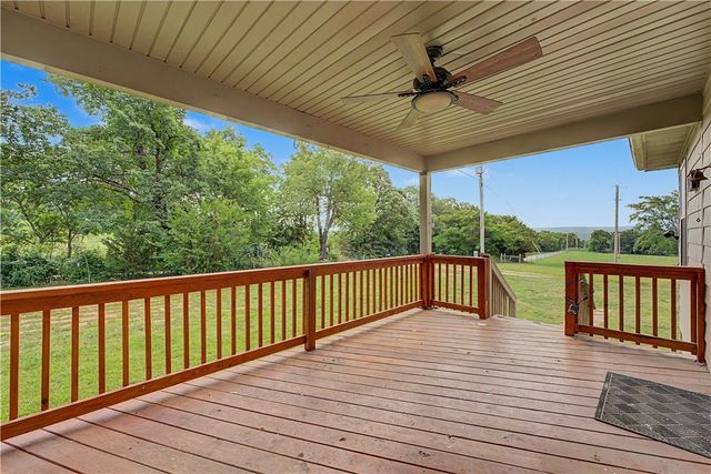 15583 S Applehill Road, Prairie Grove, AR 72753