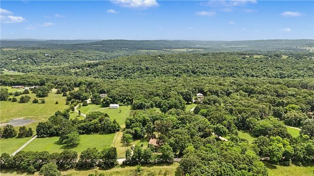15583 S Applehill Road, Prairie Grove, AR 72753