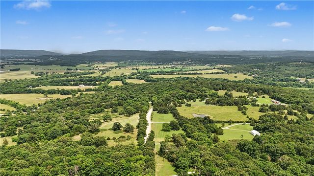 15583 S Applehill Road, Prairie Grove, AR 72753