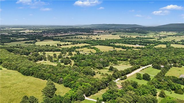 15583 S Applehill Road, Prairie Grove, AR 72753