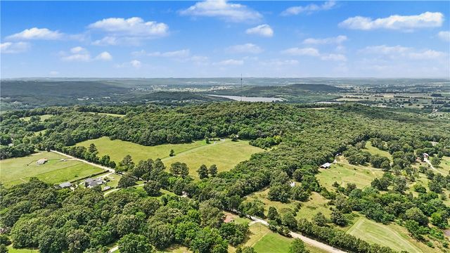 15583 S Applehill Road, Prairie Grove, AR 72753