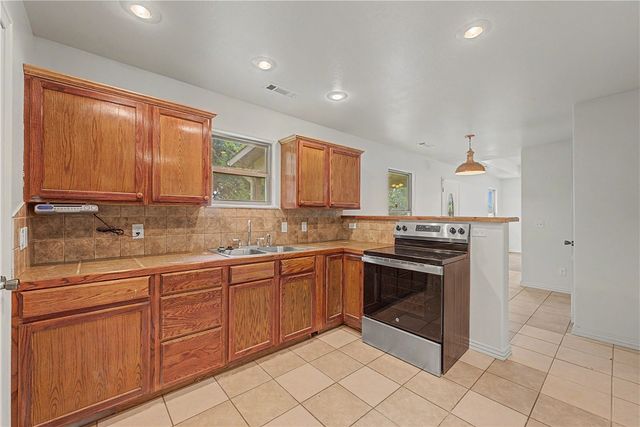 15583 S Applehill Road, Prairie Grove, AR 72753