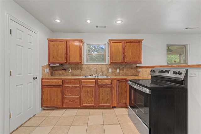 15583 S Applehill Road, Prairie Grove, AR 72753