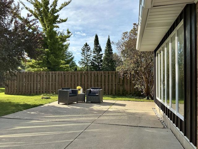 3744 S Sunset DRIVE, Milwaukee, WI 53220