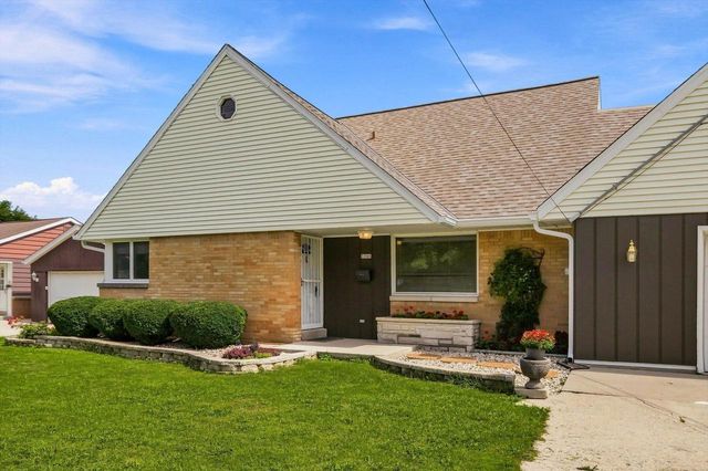 3744 S Sunset DRIVE, Milwaukee, WI 53220