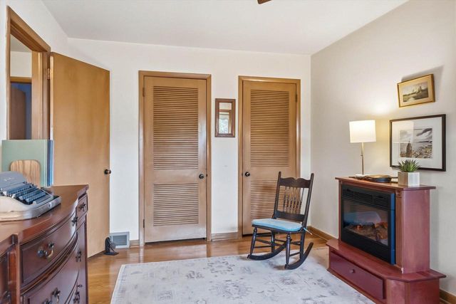 3744 S Sunset DRIVE, Milwaukee, WI 53220