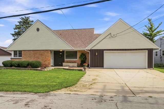 3744 S Sunset DRIVE, Milwaukee, WI 53220