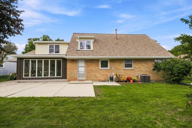 3744 S Sunset DRIVE, Milwaukee, WI 53220