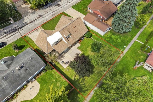 3744 S Sunset DRIVE, Milwaukee, WI 53220