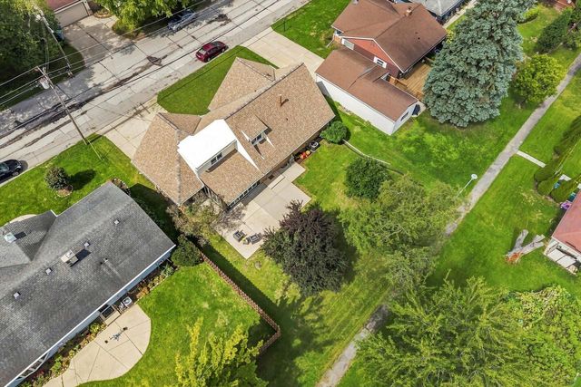 3744 S Sunset DRIVE, Milwaukee, WI 53220