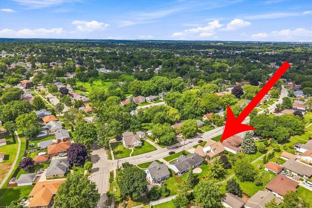 3744 S Sunset DRIVE, Milwaukee, WI 53220