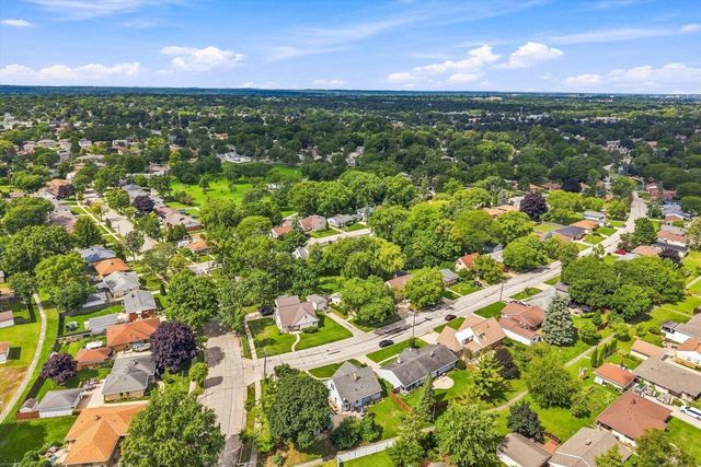 3744 S Sunset DRIVE, Milwaukee, WI 53220