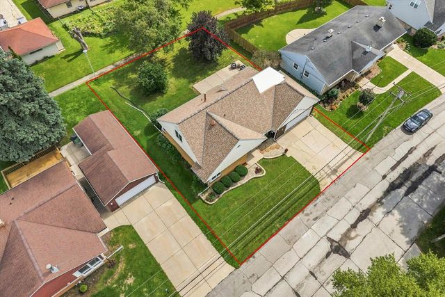 3744 S Sunset DRIVE, Milwaukee, WI 53220