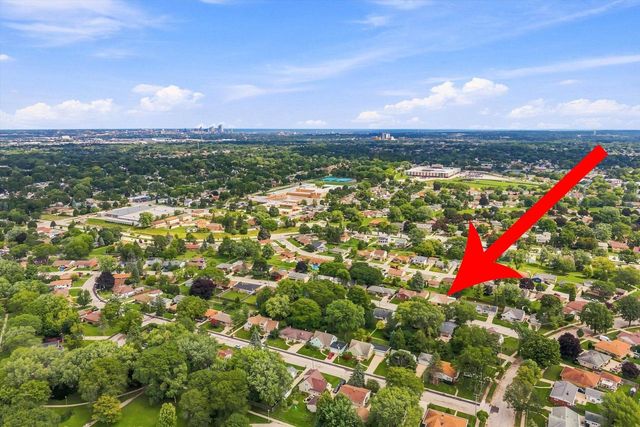 3744 S Sunset DRIVE, Milwaukee, WI 53220