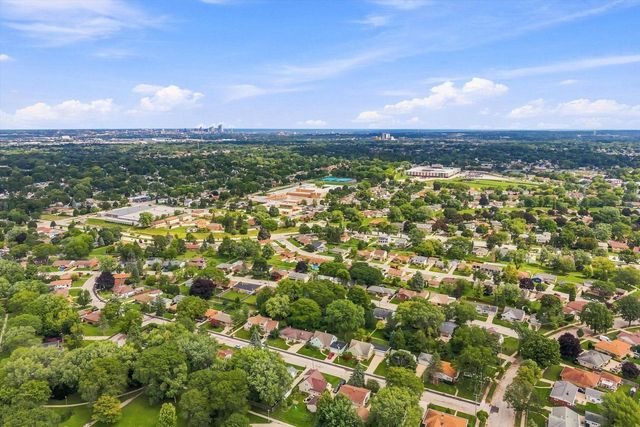 3744 S Sunset DRIVE, Milwaukee, WI 53220