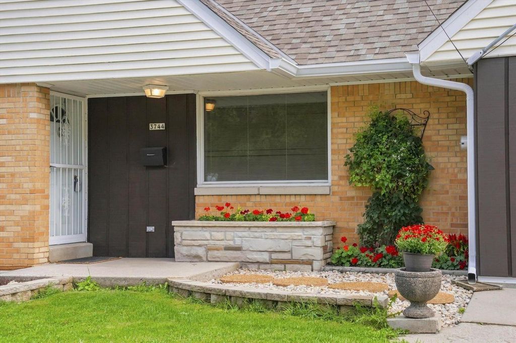 3744 S Sunset DRIVE, Milwaukee, WI 53220