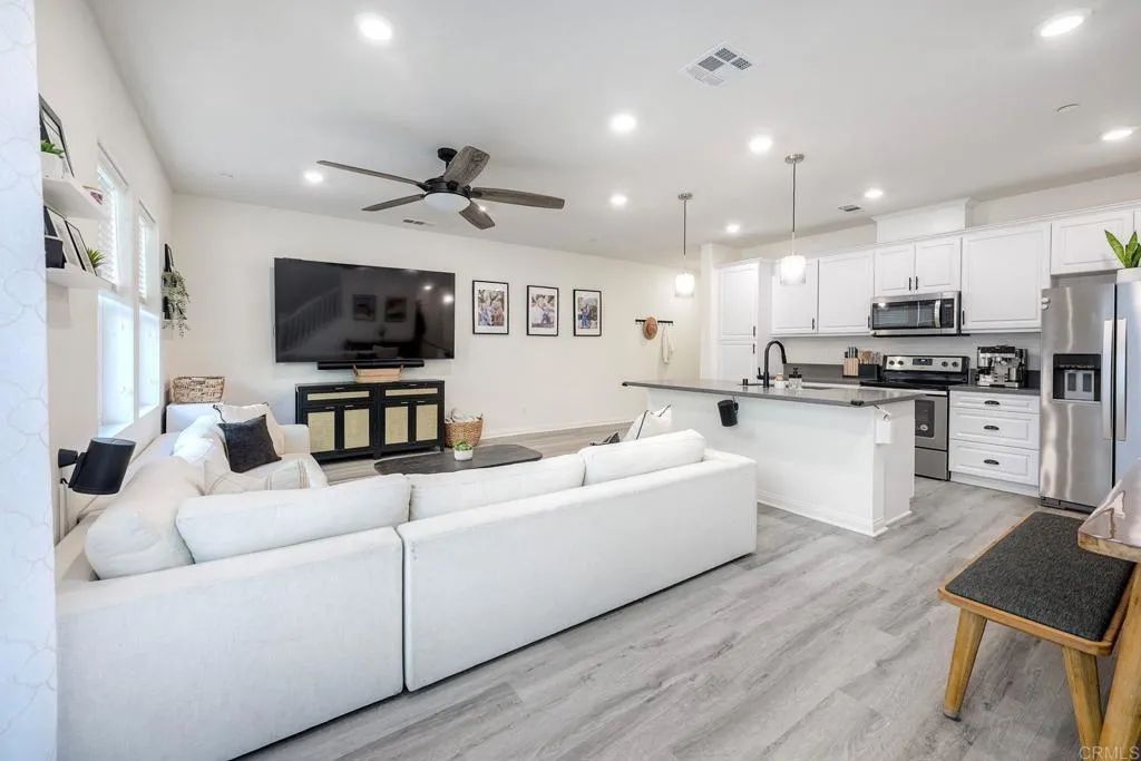 1374 Palo Verde Way, Vista, CA 92083