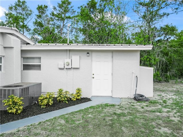 1802 E Claradge Avenue, Avon Park, FL 33825