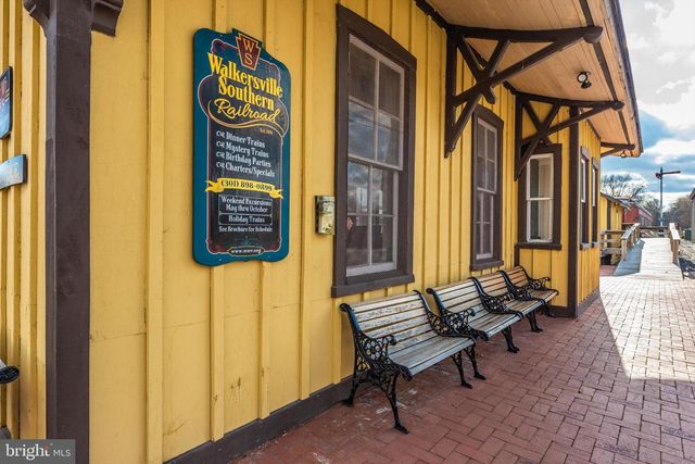 204 OLD ISLAND CT, Walkersville, MD 21793