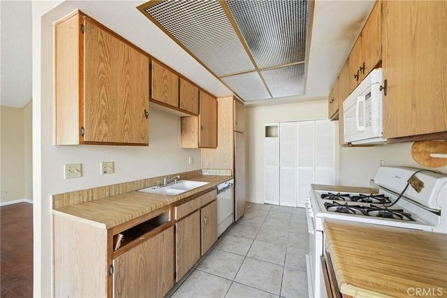 3274 Little Mountain D, San Bernardino, CA 92405