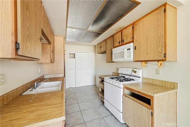 3274 Little Mountain D, San Bernardino, CA 92405