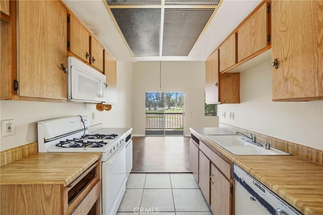 3274 Little Mountain D, San Bernardino, CA 92405