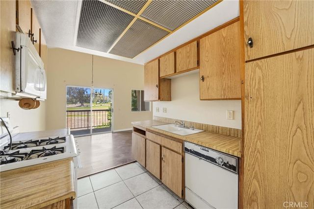 3274 Little Mountain D, San Bernardino, CA 92405