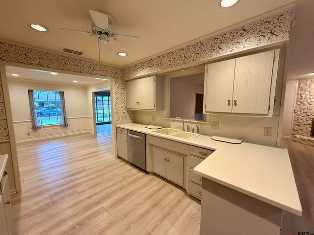 1017 Hansford Pl, Tyler, TX 75701