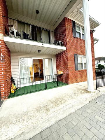 128 Santa Barbara Drive 128, Plainview, NY 11803