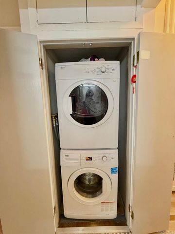 128 Santa Barbara Drive 128, Plainview, NY 11803